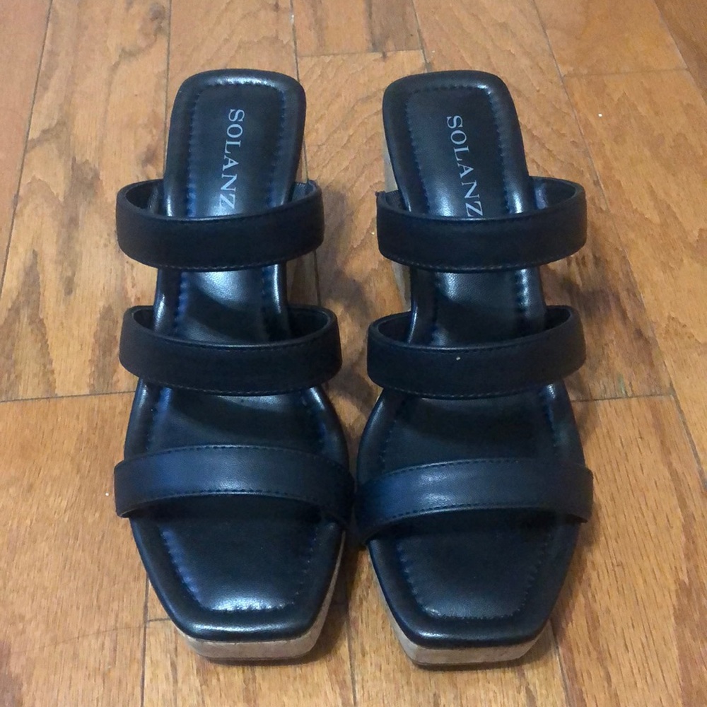 Sandal open toed shoes! Never worn and brand new size 8